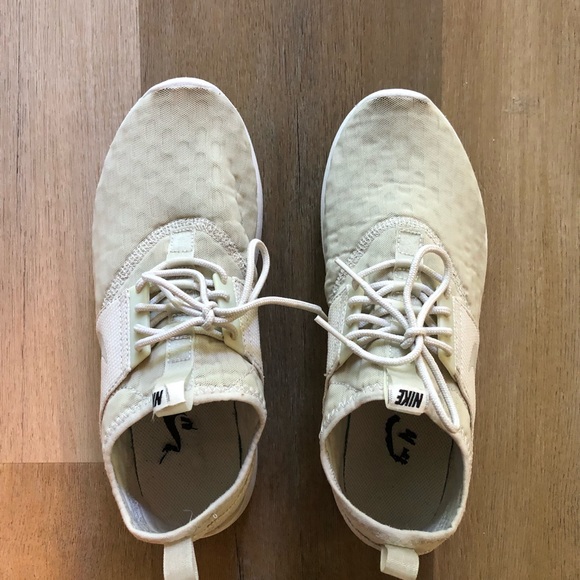Nike Women’s Juvenate Running Shoe size 8 - Picture 2 of 5